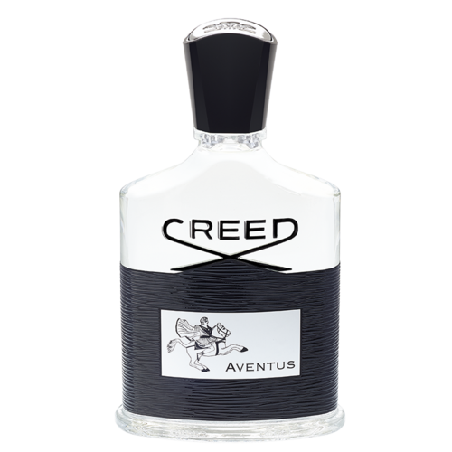 Een heldere fles met zwarte dop, gelabeld 'Creed Aventus,' met een logo van een man die op een paard rijdt.