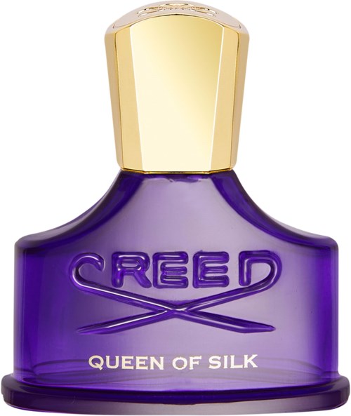 En lila parfymflaska med guldlock och orden 'CREED QUEEN OF SILK' på den.