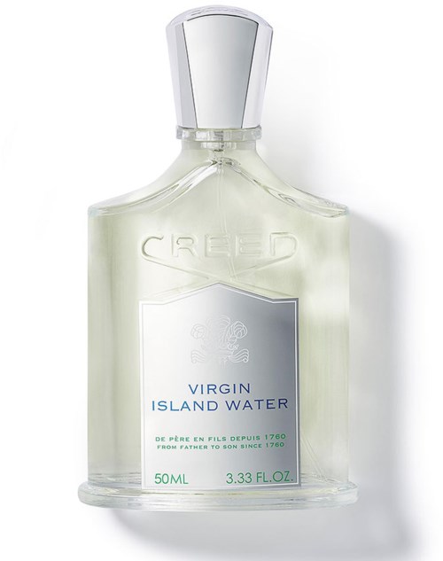 En tydlig glasflaska märkt 'Virgin Island Water' med en vit hatt, innehåller en doft eller kroppsvatten.
