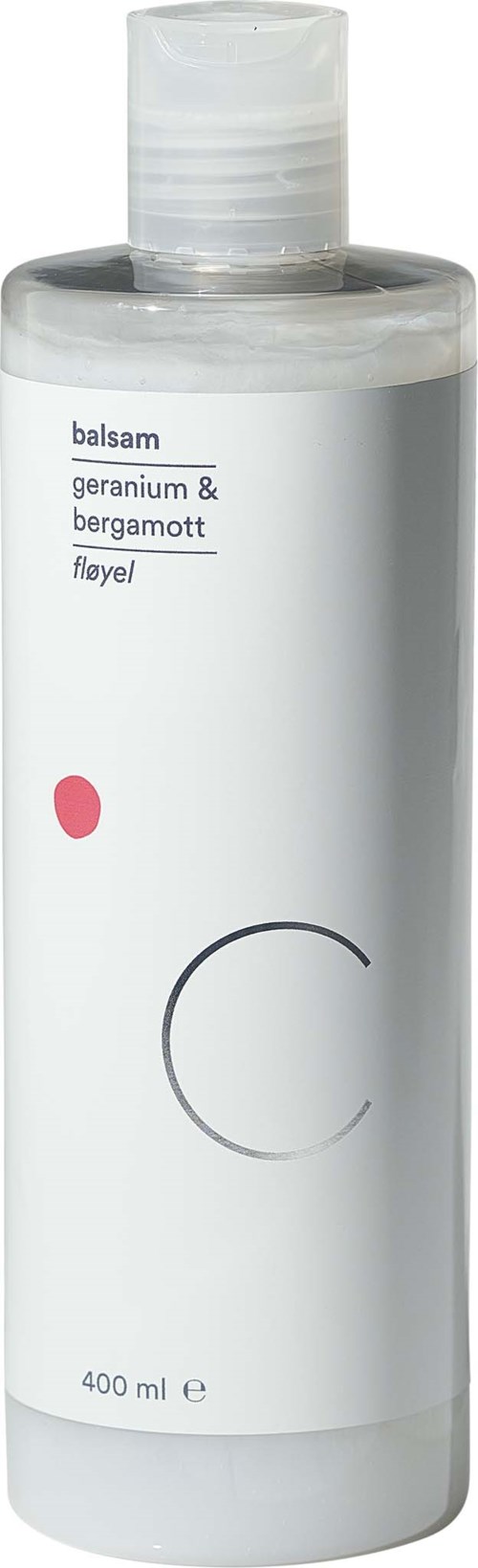 En hvit flaske med tekst som indikerer at det er en balm med geranium og bergamot, har 400 ml, med enkel design.