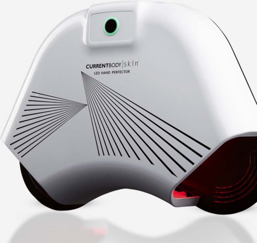 En hvit enhet merket 'CurrentBody Skin LED Hand Perforator' med en liten grønn sirkel øverst og svart linjedesign.