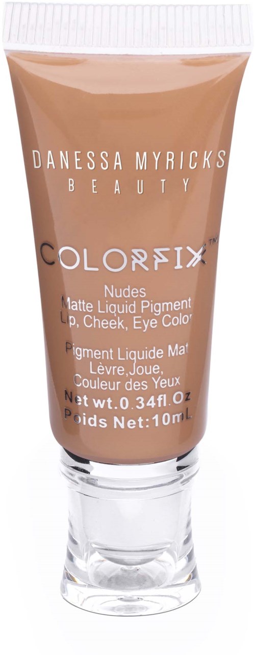 En tub med Danessa Myricks Beauty Colorfix i nude nyans, avsedd för läppar, kinder och ögon, med ett klart lock.