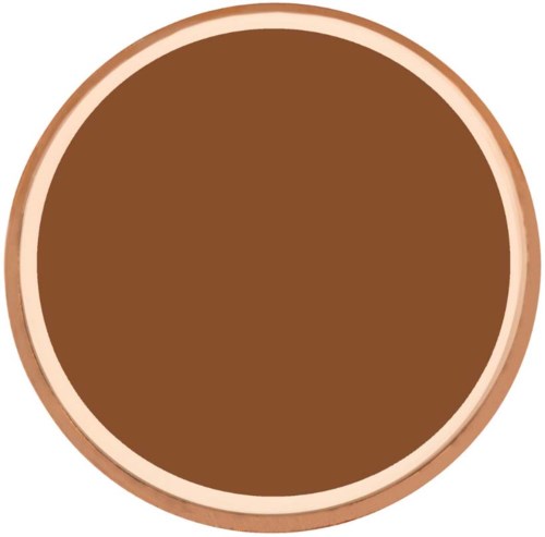 En rund trähylla fylld med brunt material, kanske choklad eller kaffe. Den har en ljus kant runt om.