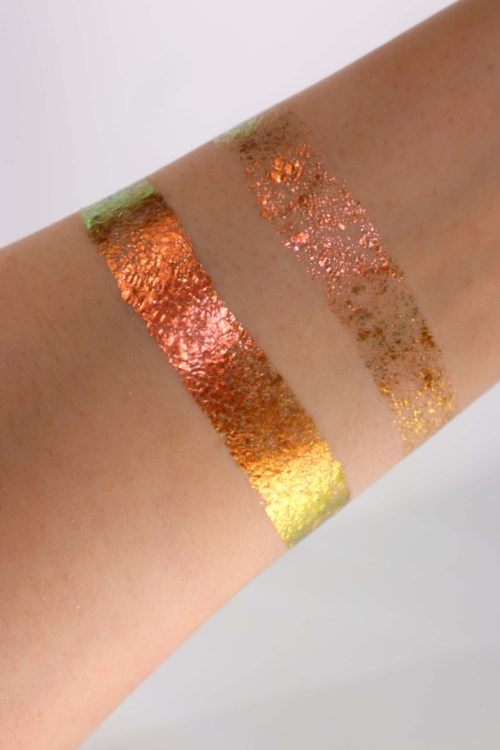 Värituttuja metallinhohtoisia luomivärisävyjä käsivarressa vihreä, oranssi ja kulta sävyissä glitterpinta.