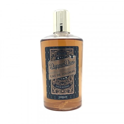 Kölnersprayflaska med orangefärgad vätska och dekorativ blå etikett, silverlock, 200 ml, för män.