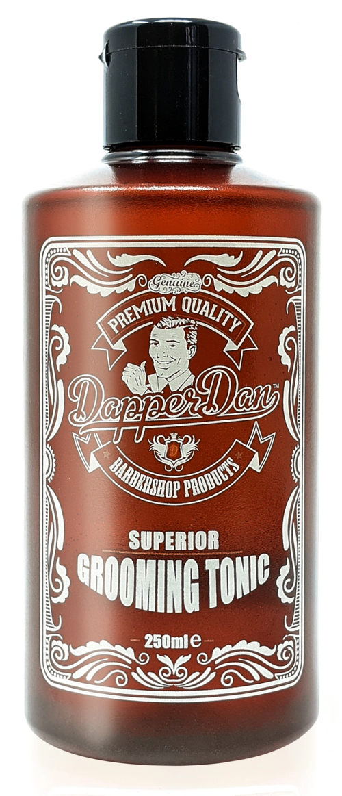 En brun flaska med svart lock, märkt 'Dapper Dan' grooming tonic, med vintage design och vit text.