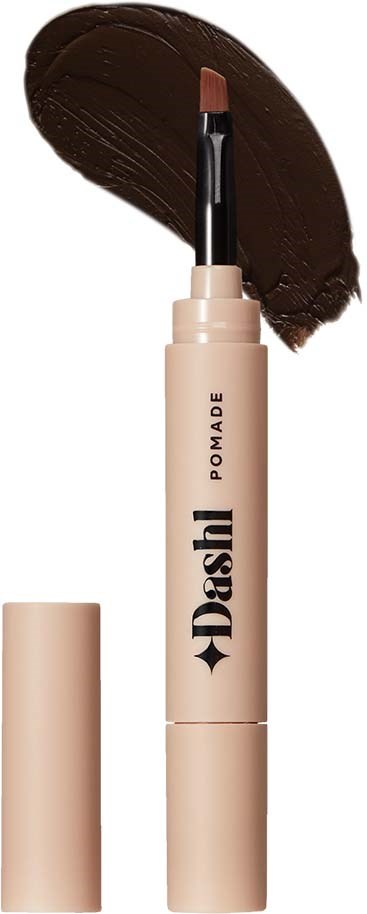 Et beige leppestift-rør med svart tekst. Inneholder brunt leppestift med en smøre over.