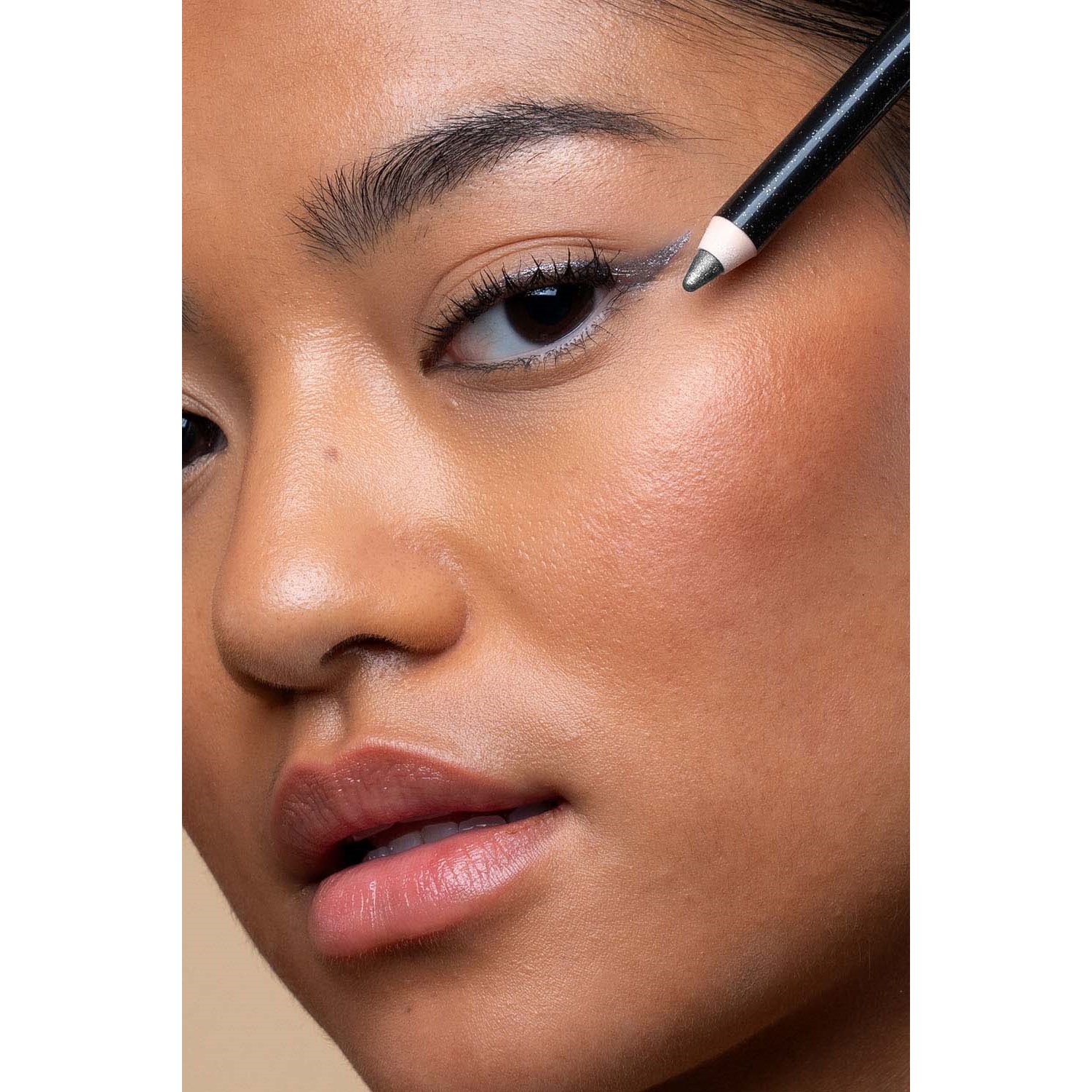 Dashl It’s a Vibe Kajal Liner Silver Lining (obrázok 4)