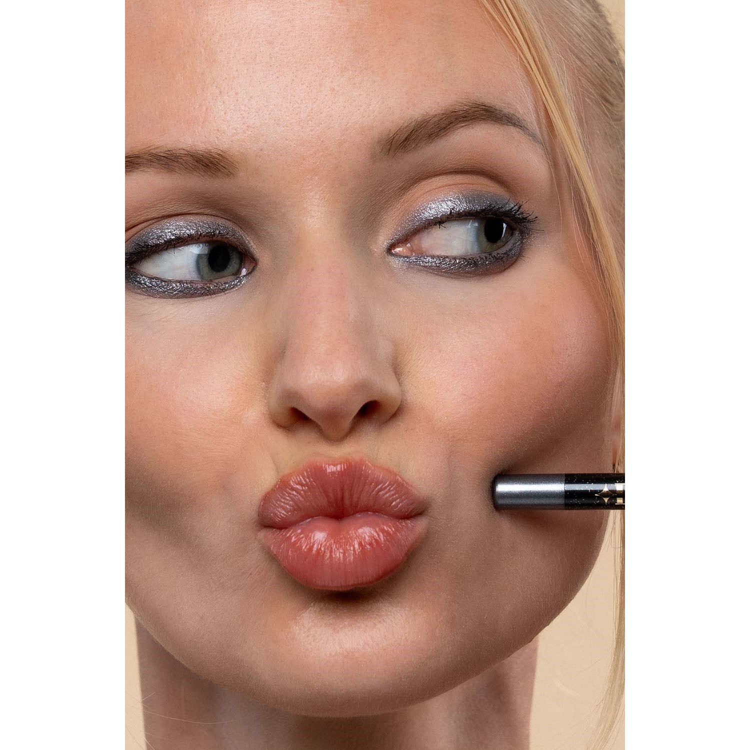 Dashl It’s a Vibe Kajal Liner Silver Lining (obrázok 6)