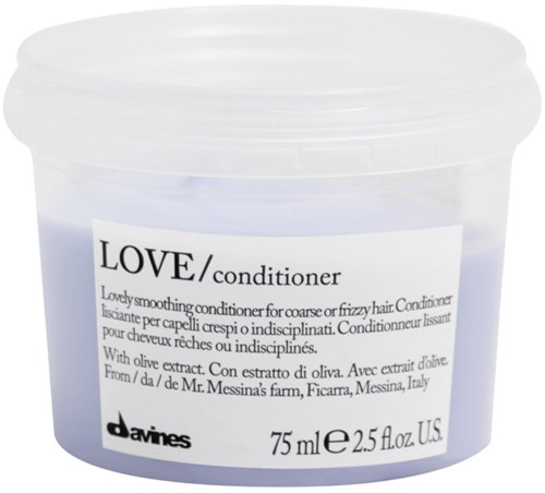 En beholder med Davines Love balsam til grovt eller krøllet hår med olivenekstrakt fra Italien.