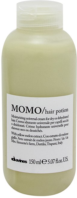 Een witte fles met label 'MOMO hair potion' bevat hydraterende crème met citroensap, uit Italië, 150 ml.