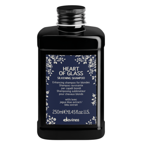 En svart flaska med Davines Heart of Glass silkesjampo, med blå och vita blommor på etiketten, 250 ml.
