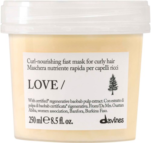 Förpackning med hårmask märkt LOVE med baobab pulp-extrakt för lockigt hår, 250 ml, av Davines.