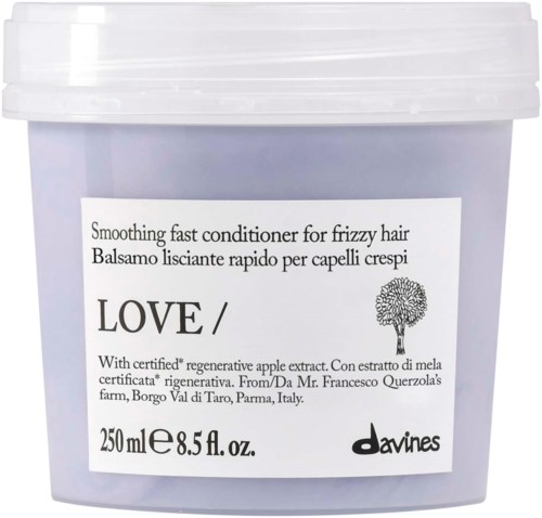 Förpackning med snabbarefuktande balsam för frissigt hår, med äpplextrakt, i 250 ml storlek. Märke: Davines.