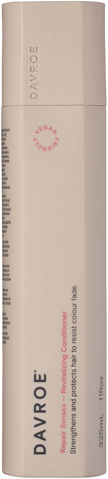 En vit sprayflaska med beige lock, märkt Davroe, för hårstyling med färgbeskydd.
