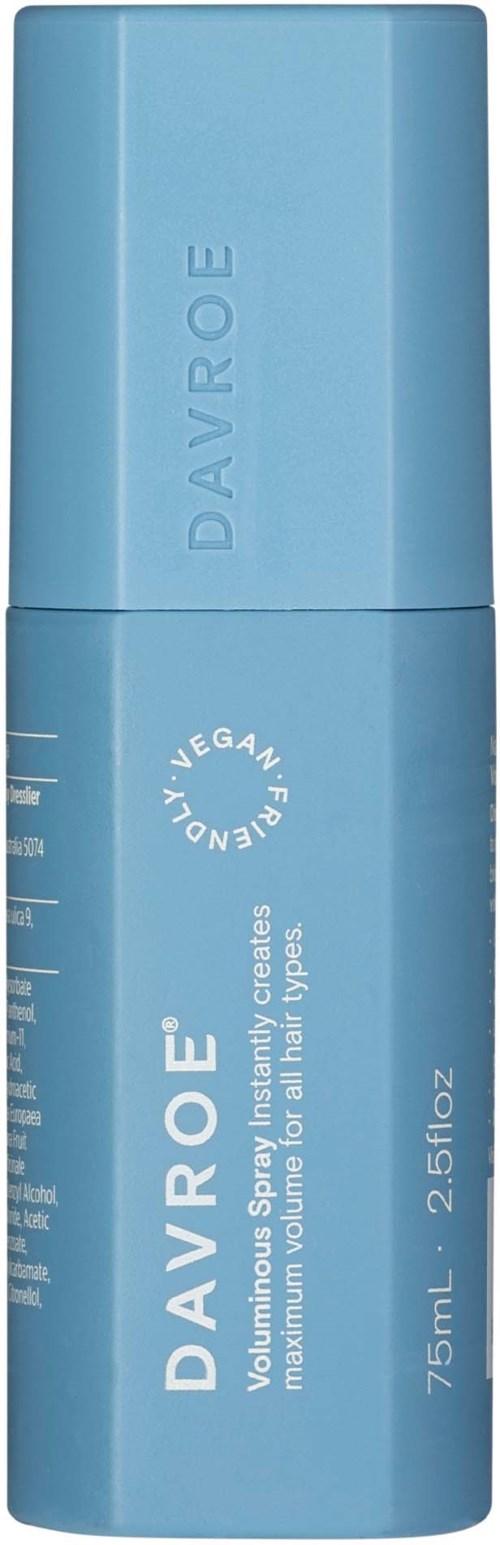 En blå flaske mærket Davroe, en vegansk og dyrefri volumegivende hårspray, indeholder 75 ml eller 2,5 fl oz.