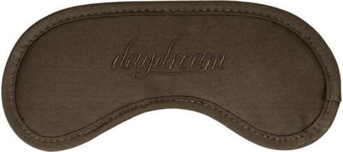 En brun sovmask med ordet "daydream" broderat på den.