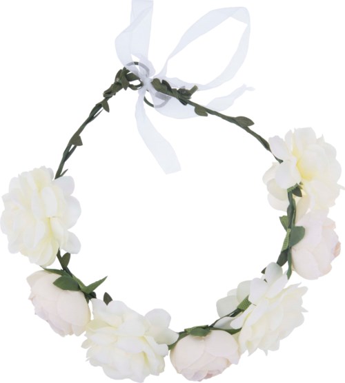 En kors av vita blommor med rosett av band på toppen, gjord av vita blommor och gröna blad.