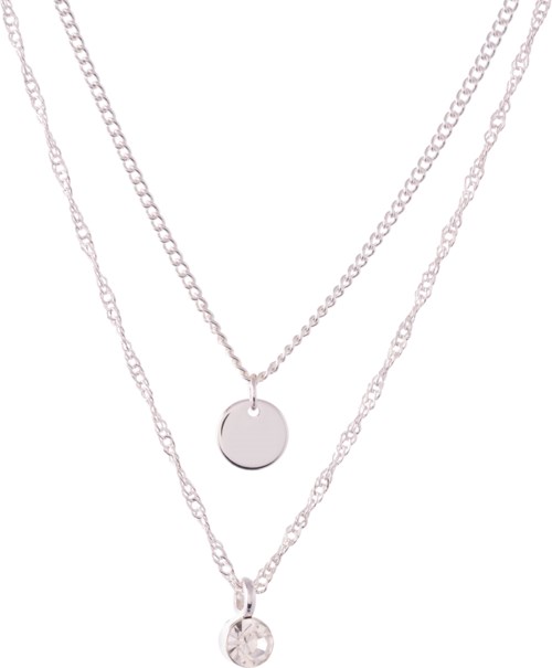 Två lagda silverhalsband, ett med en rund hängsmycke och det andra med en kristall. Enkel och elegant smycke.