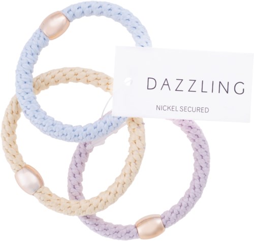 Tre färgglada flätade hårband med guldkulor och en etikett som säger "Dazzling, Nickel Secured."