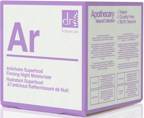 Lila förpackning med text om hudvårdsprodukt, ingredienser och naturliga/veganska påståenden, från märket Dr Botanicals.