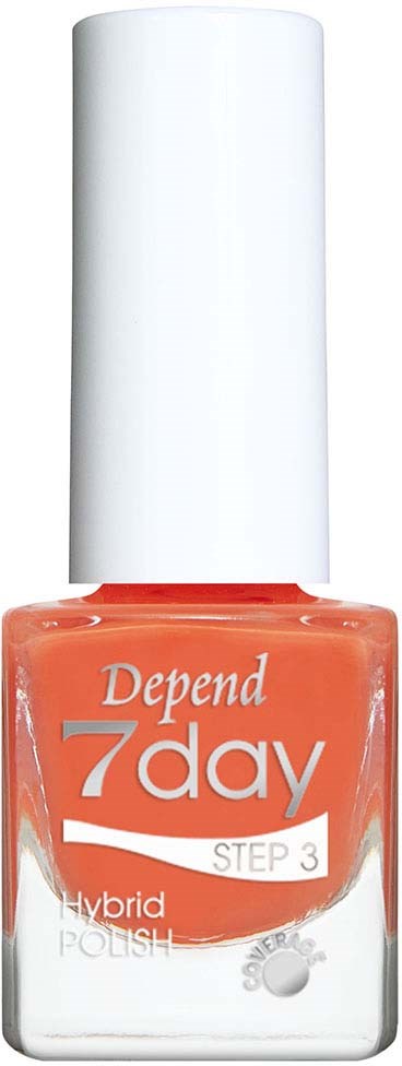 Een nagellakflesje met 'Depend 7 day' label, oranje kleur en witte dop.