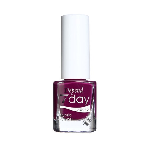 En flaska Depend 7 Day nagellack i mörklila, med vit lock och etikett. Det är steg 3 i processen.