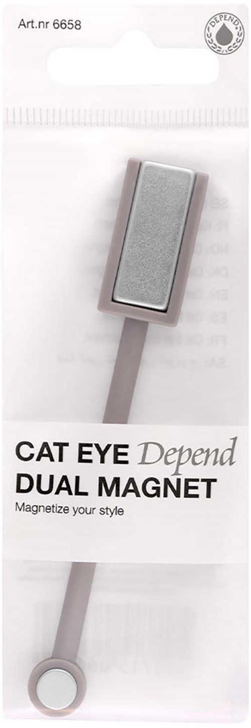 En rektangulær kattøye-magnet med en snor og ring i enden, brukt til å holde eller vise ting.