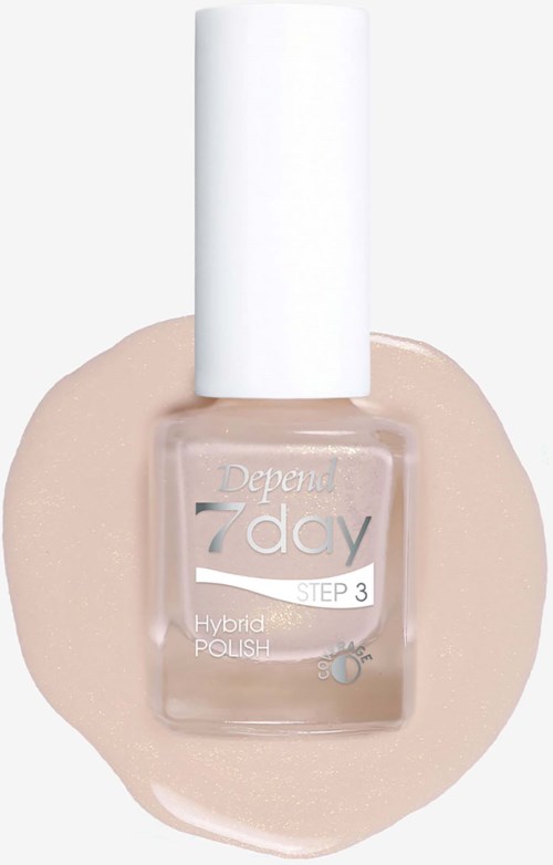 Gennemsigtig neglelakflaske med hvid hætte, mærket Depend 7 day Step 3 Hybrid Polish, på en beige overflade.