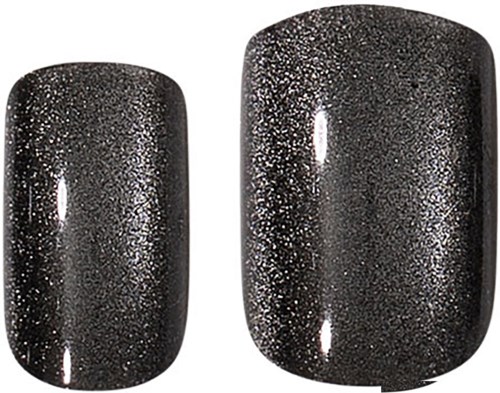 To svarte negler med glitteraktig, gnistrende overflate, en mindre og en større.