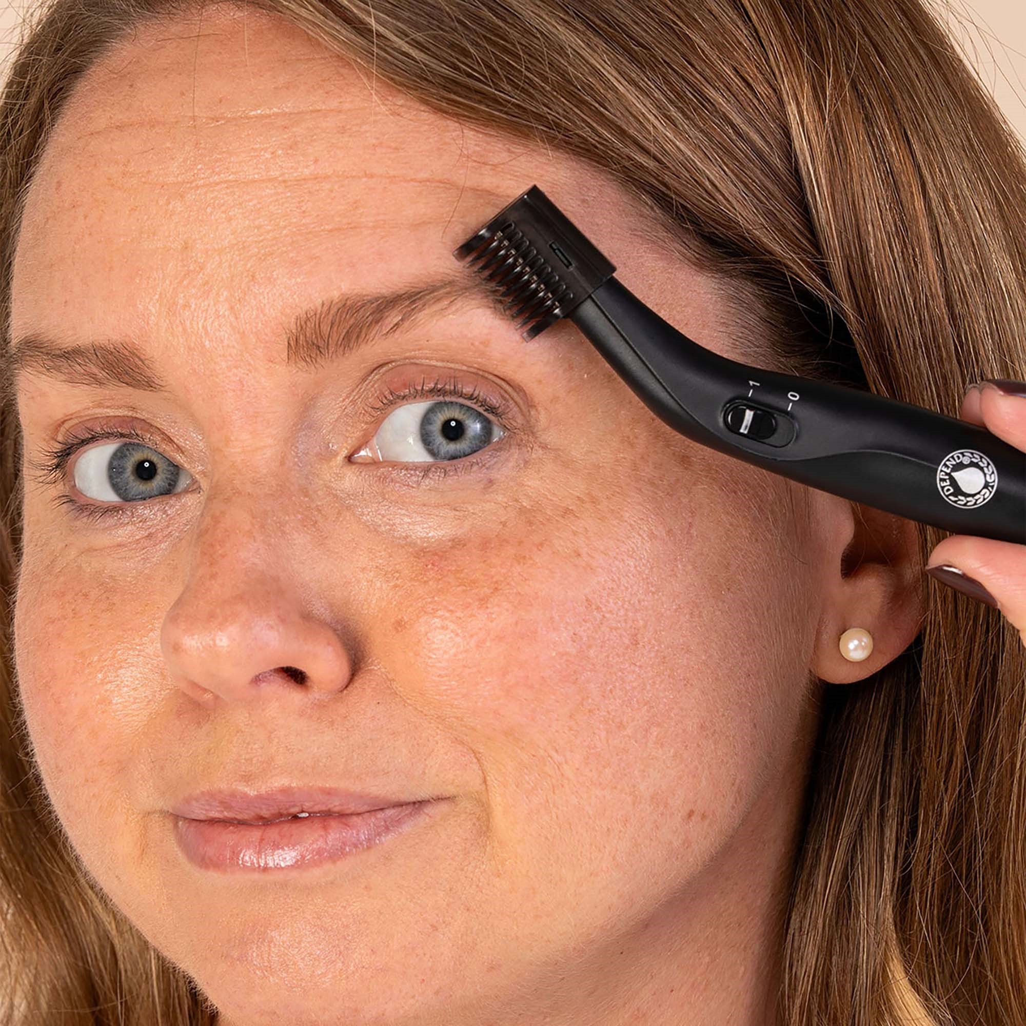 Depend Perfect Eye Eyebrow Trimmer view 2