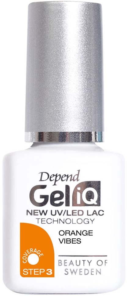 Vit nagellackflaska med silverhatt, orange etikett och svart och orange text som säger 'GeliQ' och 'Orange Vibes'.