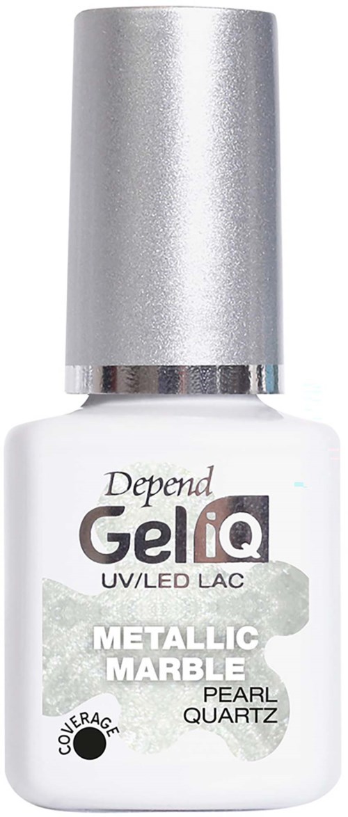 En hvit neglelakkflaske med sølvkork, merket Depend Gel iQ Metallic Marble Pearl Quartz.