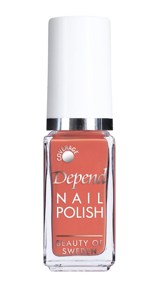 En flaska Depend nagellack med vitt lock och aprikosfärgad lack. Den är märkta med 'Coverage', 'Nail Polish' och 'Beauty of Sweden.'