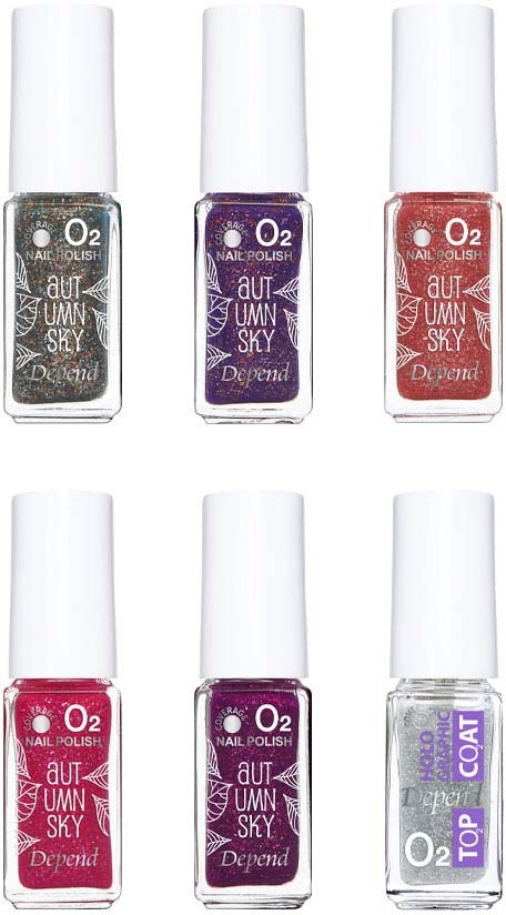 Sex flaskor nagellack i olika färger, inklusive silver, lila, röd och rosa. Alla flaskor har vita lock.