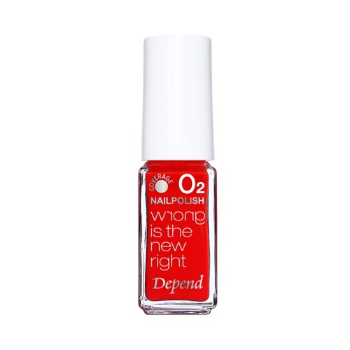 Röd nagellackflaska med vit caps, innehållande O2 nagellack, märkt Depend och Wione is the new right.