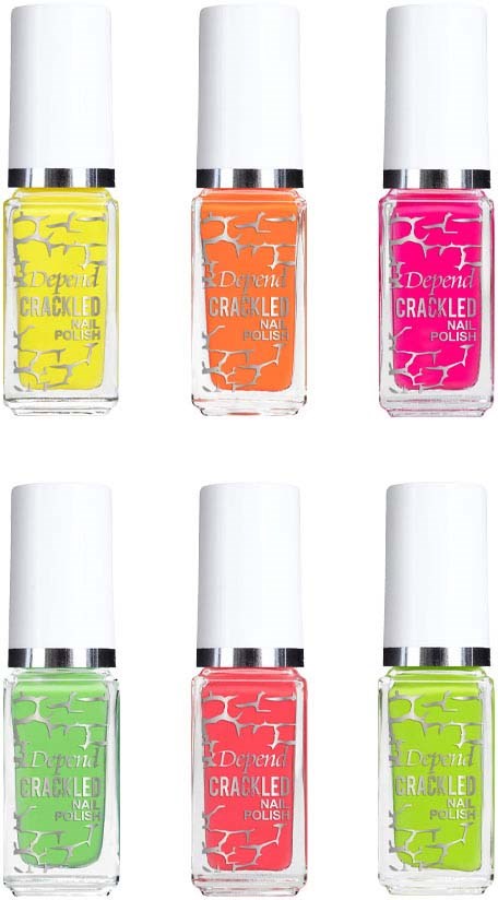 Sex flaskor nagellack i gul, orange, rosa, grön, korall och ljusgrön färg. De har vita lock.