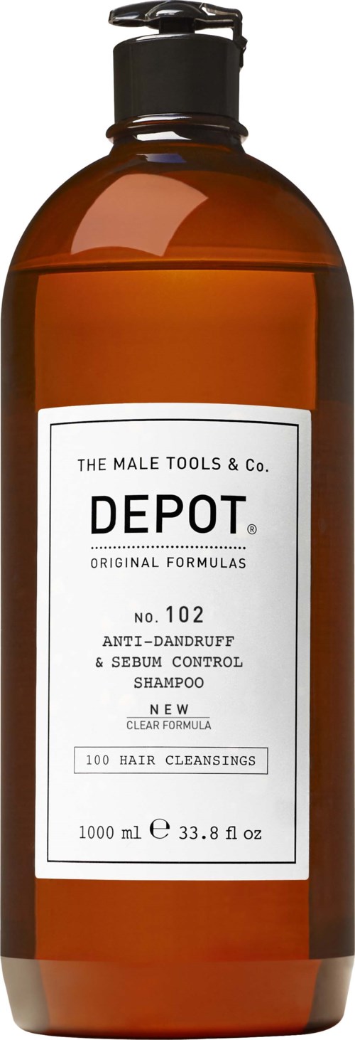 En brun flaske shampoo med hvid etiket, sort pumpe og sort tekst. Den er til skæl og hårrensning.