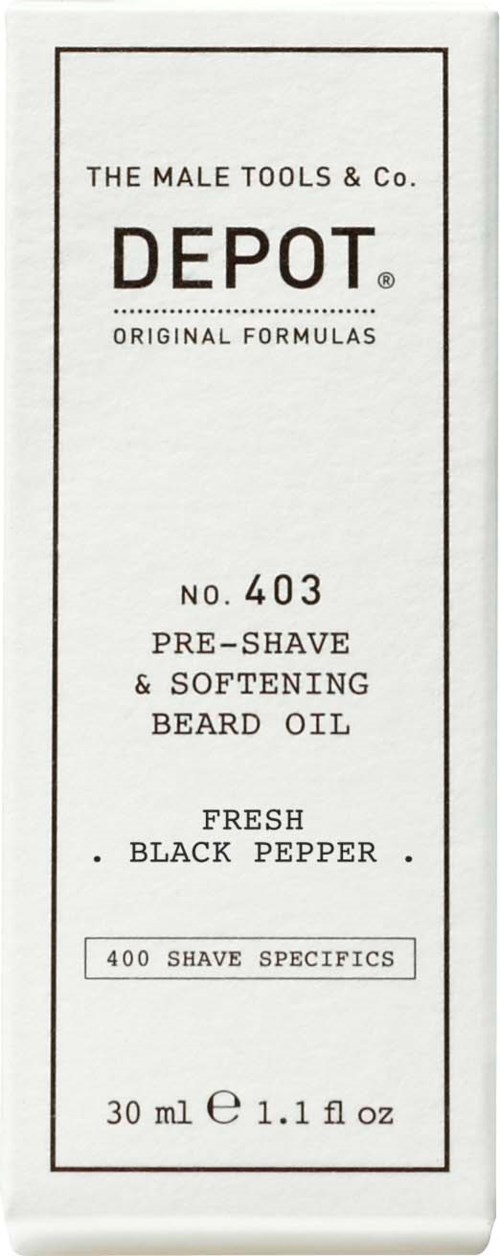 En hvit emballasje merket Depot Pre-Shave & Softening Beard Oil, 30 ml, med tekst om svart pepper og barberingsdetaljer.