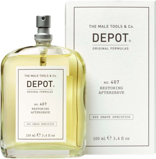Een heldere flacon aftershave en de witte doos, beide gelabeld met merk en productdetails, inclusief geurnummer en grootte.
