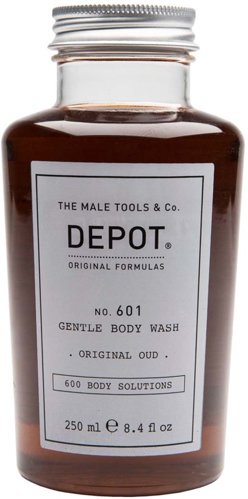 En brun flaske med sølvhætte, etiketten siger DEPOT Gentle Body Wash, 250 ml, til mænd.