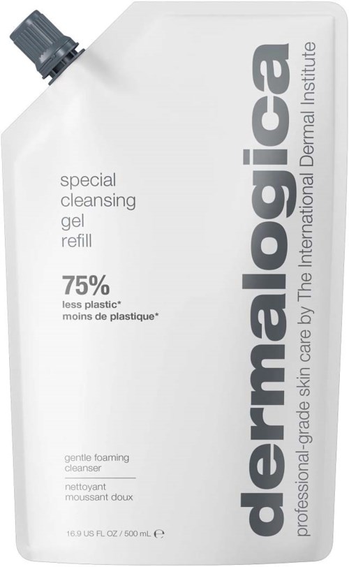 Ett vitt påse med svart skruvkork, märkt Dermalogica special cleansing gel refill, 75% plastminskning, och mild skummande formula.