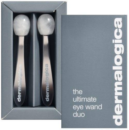 Kaksi valkoista silmänauha-aplikaattoria laatikossa, merkitty "dermalogica" ja "the ultimate eye wand duo."