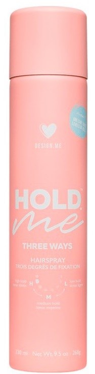 En rosa cylindrisk flaska märkt "HOLD me THREE WAYS" för hårspray, med ett hjärta och en blå klistermärke.