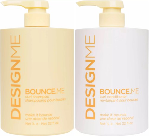 Twee flessen Bounce curl shampoo en conditioner. Ze zijn licht van kleur met pompdop en oranje tekst.