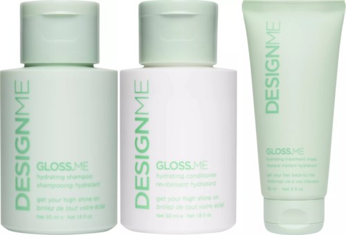 Drie huidverzorgingsproducten: shampoo, conditioner en lotion, allemaal in lichtgroene en witte verpakkingen met groene tekst.