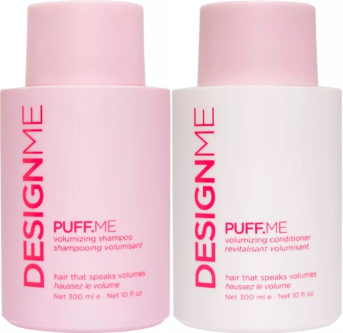Twee roze flesjes, een shampoo en een conditioner, genaamd 'DESIGNME PUFFE.ME', voor volume.