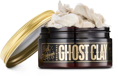 En boksom Ghost Clay med hvit leire som renner ut over den åpne lokket.
