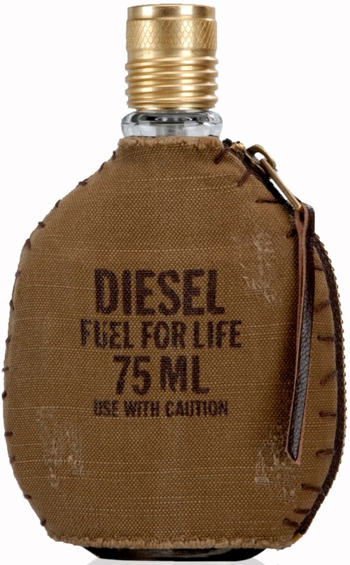 En gassbeholder som ser ut som en parfymeflaske, merket 'Diesel Fuel for Life' og '75 ML', med stofftrekk.