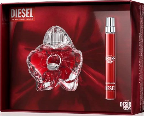 Diesel Desire parfum set met een rode geur-flacon in hartvorm en een bijpassende rode body spray.